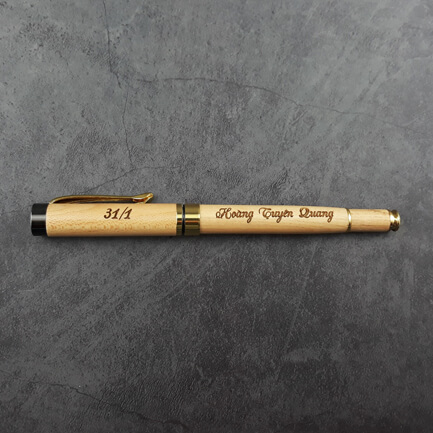 bút gỗ khắc tên