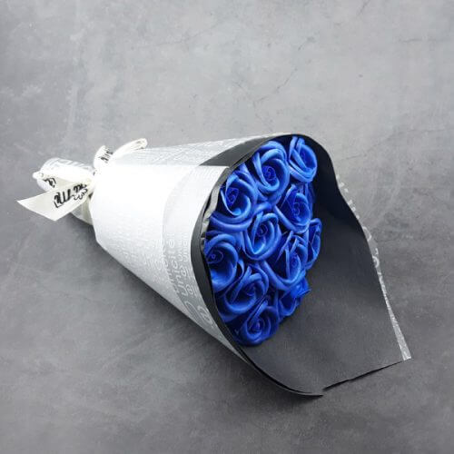 hoa hồng sáp 12 bông màu xanh