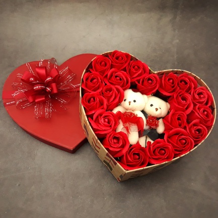hoa hồng sáp hộp tim 2 gấu màu đỏ