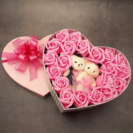 hoa hồng sáp hộp tim 2 gấu màu hồng