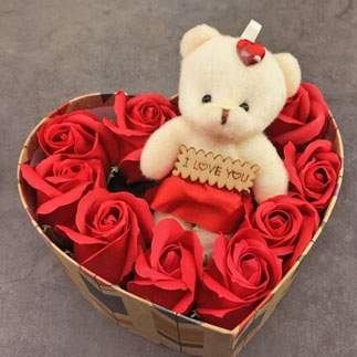 hoa hồng sáp hộp tim 1 gấu màu đỏ